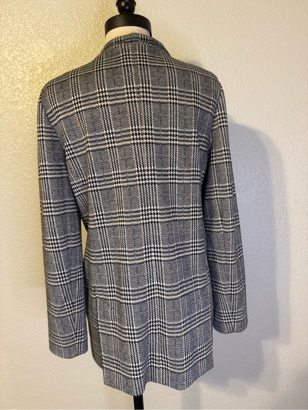 Soft Surroundings Black and Gray Glen Plaid Sport Coat